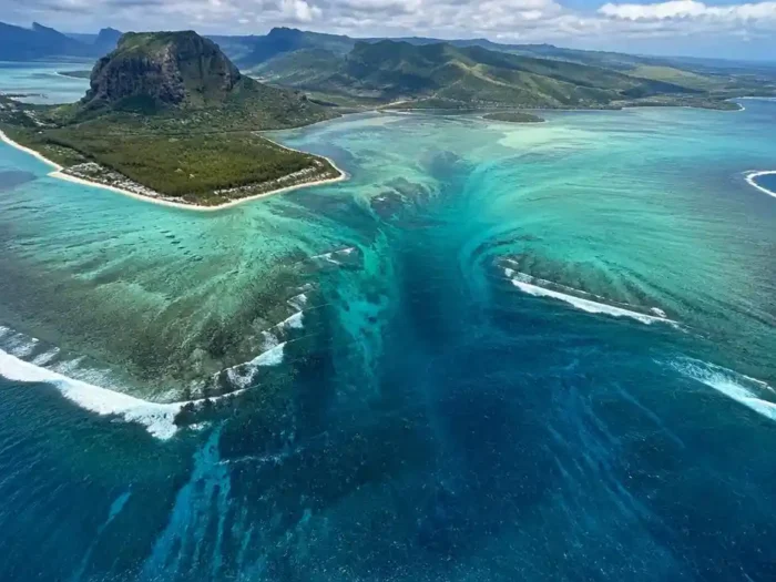 Podwodny wodospad na Mauritiusie: jak powstaje ta iluzja?